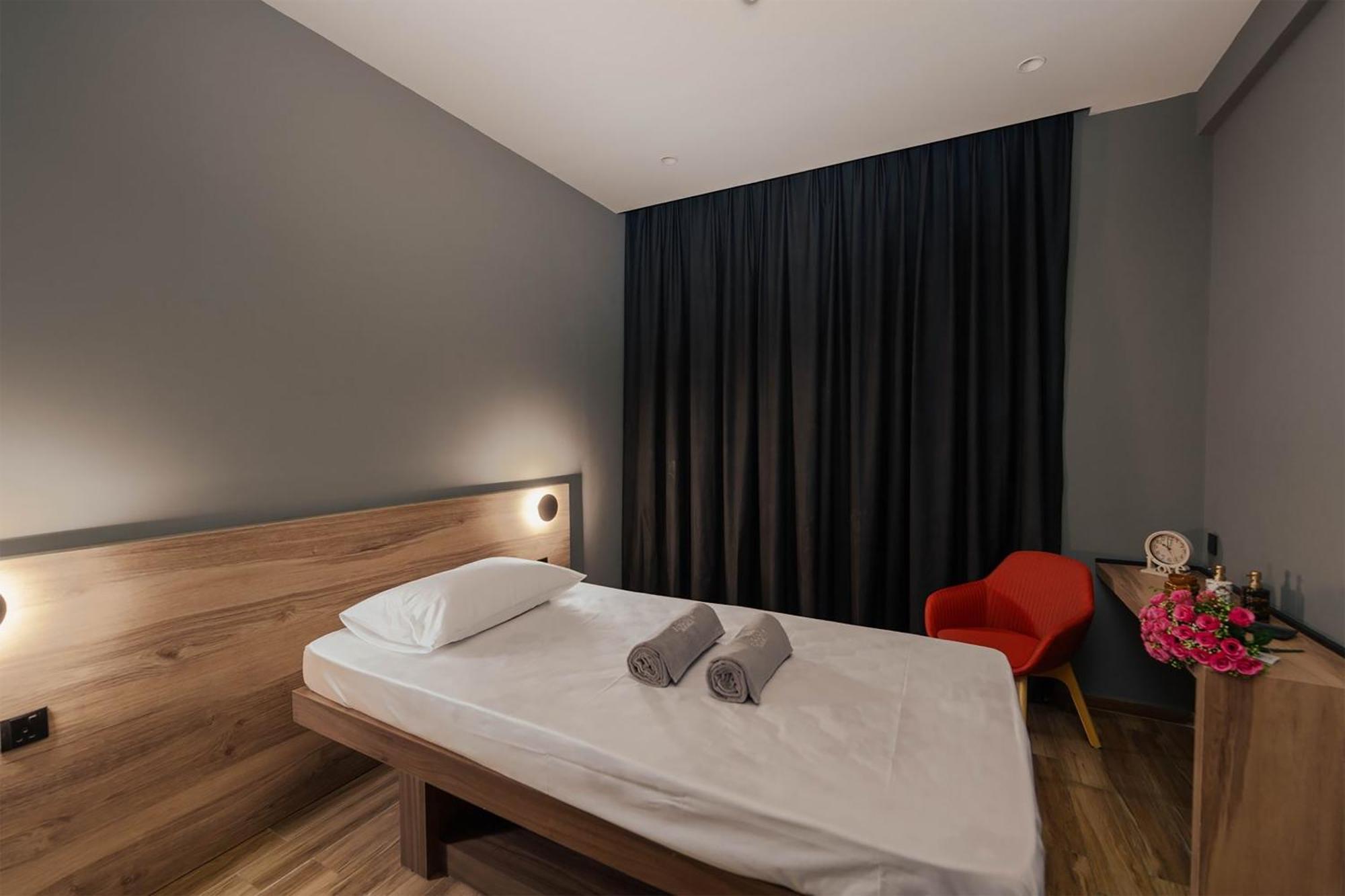 Kingsgate Al Jaddaf Hotel By Millennium Дубай Екстериор снимка